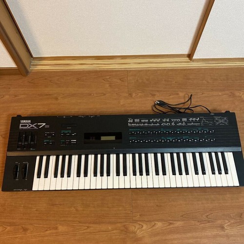 Synthétiseur algorithme - synthétiseur, d'algorithme