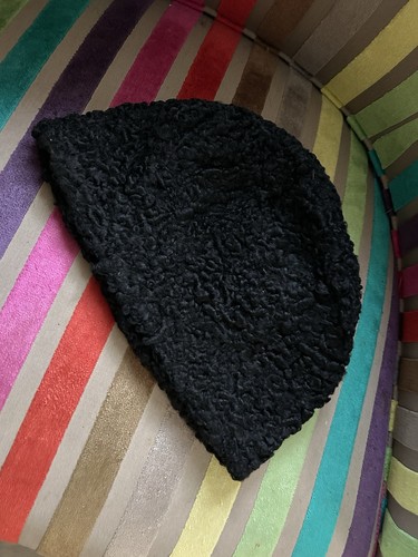 Chapeau astrakan noir vintage