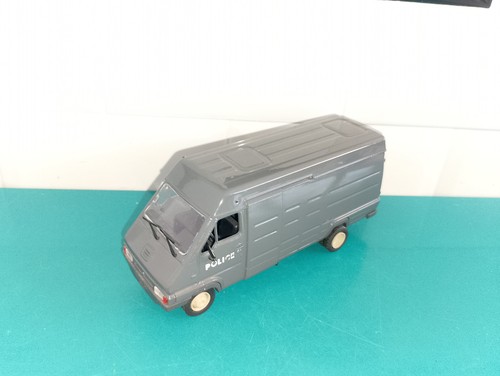 1204266 voiture camion - voiture, 1/43