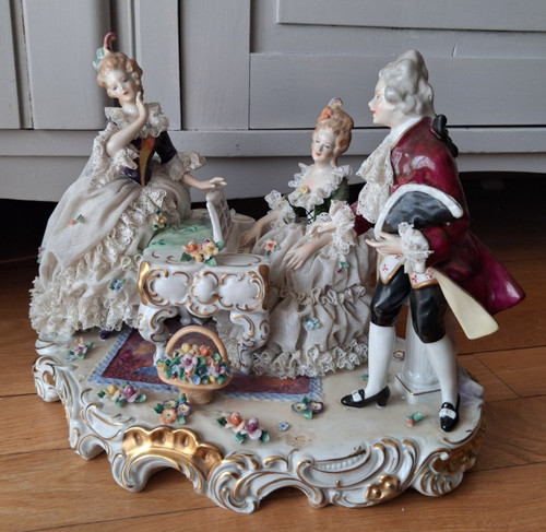 Grand groupe porcelaine - groupe,