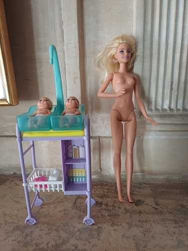 Barbie pediatre avec table - pediatre,