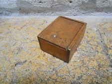 Boite en bois ancienne dessus