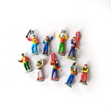 Set of 9 race track / pit crew and champions NASCAR figurines 1/43 scale