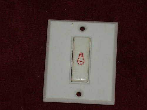 Interrupteur poussoir avec - interrupteur,