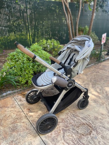 Vends une poussette chicco - je,