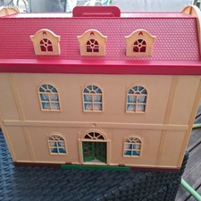 Belle MAISON DE POUPEE  avec