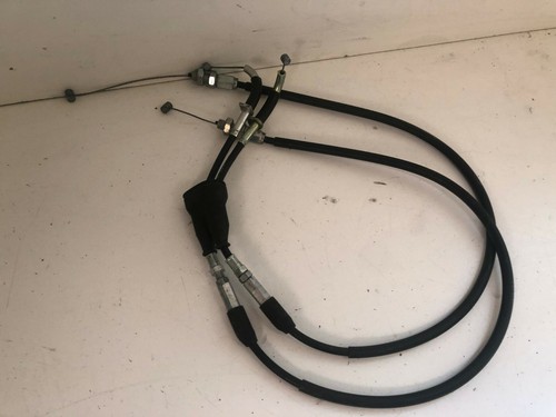 Une paire cable gaz - de,