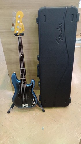 Guitare basse électrique