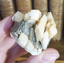 Calcide, dolomie sur pyrite