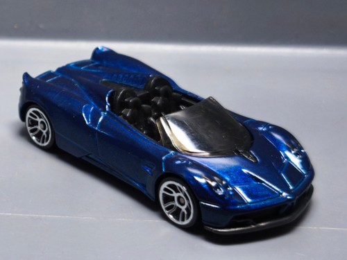 Hot wheels pagani huayra - 17,