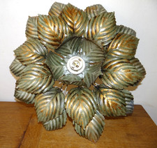 Beau Plafonnier,  Applique Design Italie 1980 à Décor de Feuilles Vertes et Or