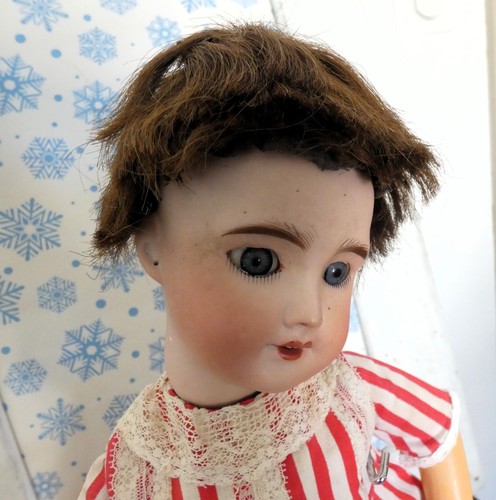 Petite poupee porcelaine - , sfbj