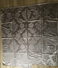 Beige silk damask jacquard with leaf decorations 130 x 130 cm