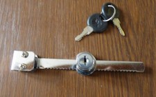 Serrure pour vitrine portes