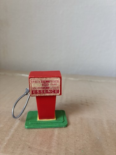 Pompe essence garage ancien - à,
