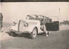 OLD PHOTOGRAPH ~1940 OLD RENAULT CELTAQUATRE CAR