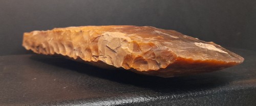 Hache taillée silex orange - ,