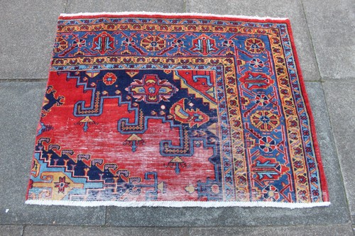 Tapis oriental laine fait - en,