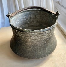 Ancien chaudron en cuivre