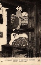 Old postcard customs - Breton morals and costumes - a double floor bed (483035)