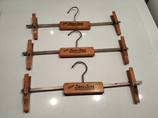 Lot Trois Cintres Pliants