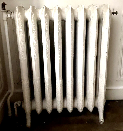 Radiateur ancien sur - pieds, a