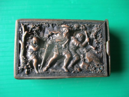 Boite metal repousse theme - boite,