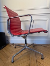 Chaise Eames EA108 pour Vitra