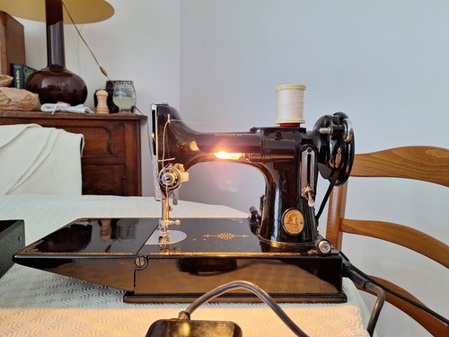 Ancienne machine coudre - ancienne,