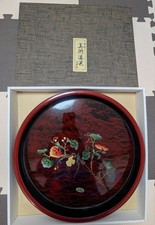 Plateau rond laqué avec motif