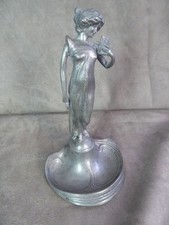 STATUETTE ART NOUVEAU, formant