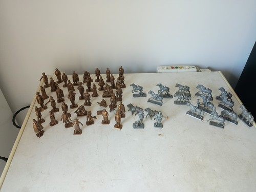 Lot figurines personnages - lot,