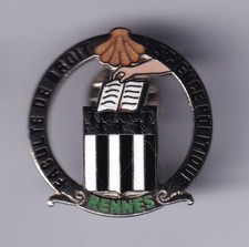 RARE PINS PIN'S .. ART UNIVERSITE FALUCHE FACULTE DROIT POLITIQUE RENNES 35 ~FR
