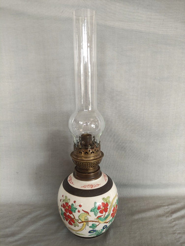 Ancienne lampe petrole en - lampe, a