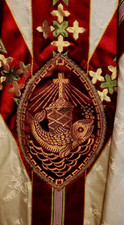 Spectacular Vintage Embroidered White Chasuble & Stole – Liturgical Vestments