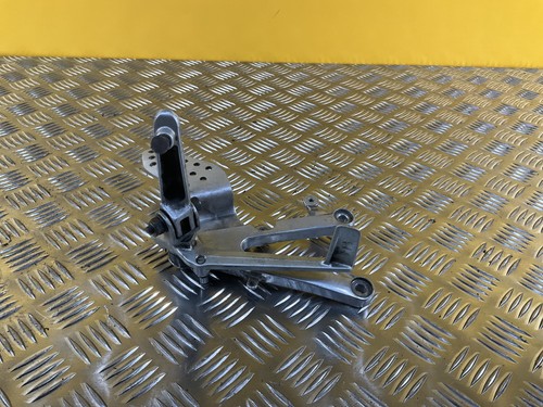 Platine repose pieds arrière