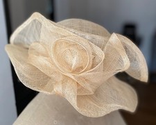 Chapeau de cérémonie beige taille 55