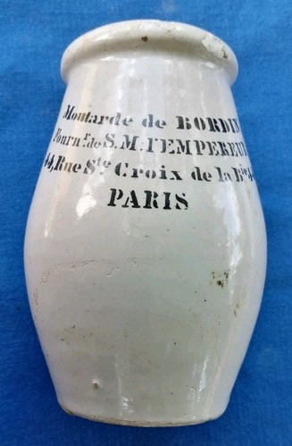 Vit ancien pot à - -,