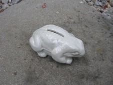 ancienne tirelire en faience a