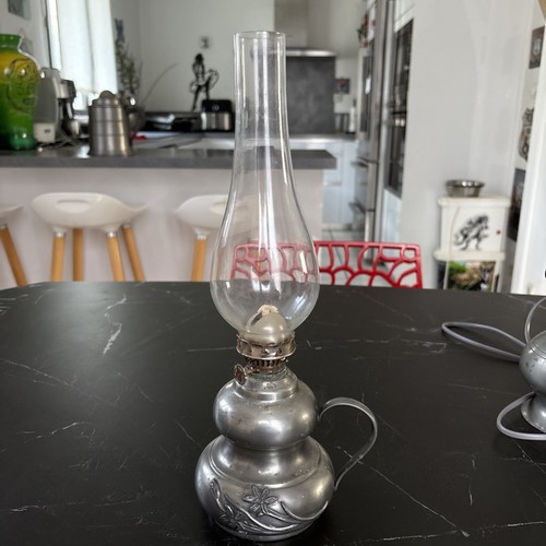 Ancienne lampe pétrole - lampe, a