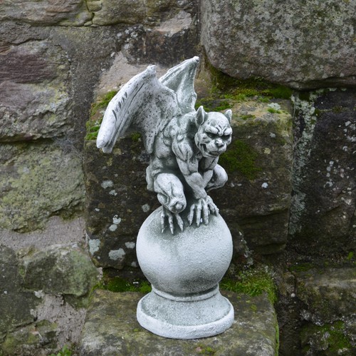 Gargouille dragon sur boule