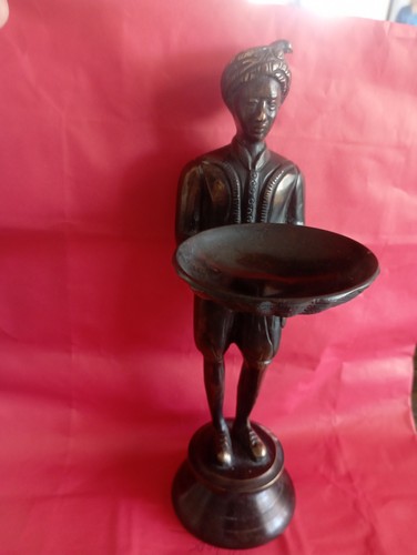 Statue personnage homme avec