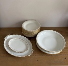 Lot 12 Assiettes Creuses et Plats Ovales/Ronds Porcelaine de Limoges Liseré Doré