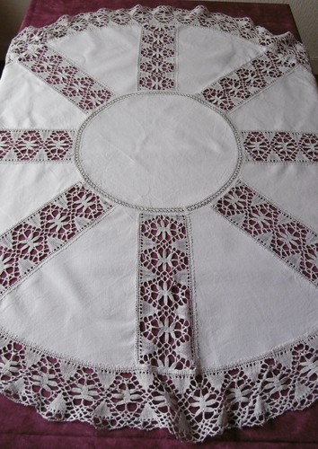 Nappe ancienne ronde avec