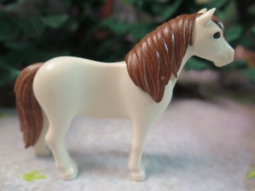 Poney blanc marron - poney,