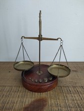 Ancienne Balance D'orfèvre En Bois Et Laiton Avec Tous Les Poids -  Vintage 