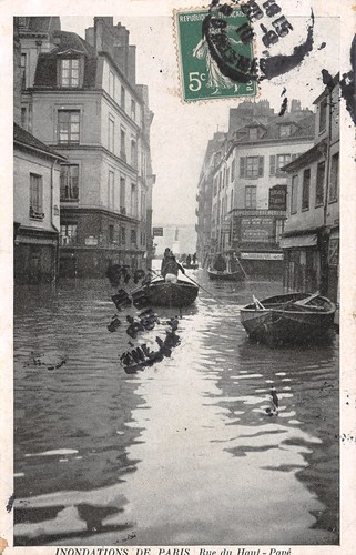 Paris rue haut - du,