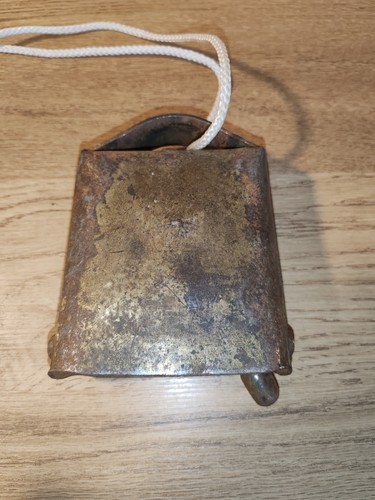 Clochette ancienne pour ovin - clochette,