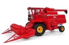 UNIVERSAL HOBBIES, Moissonneuse MASSEY FERGUSON 760, échelle 1/32, UH6329