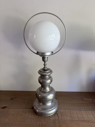 Grande lampe poser en - grande, à